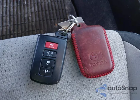 2017 Toyota Rav4 Xle z USA, uszkodzony, nr VIN JTMRFREV2HD220629